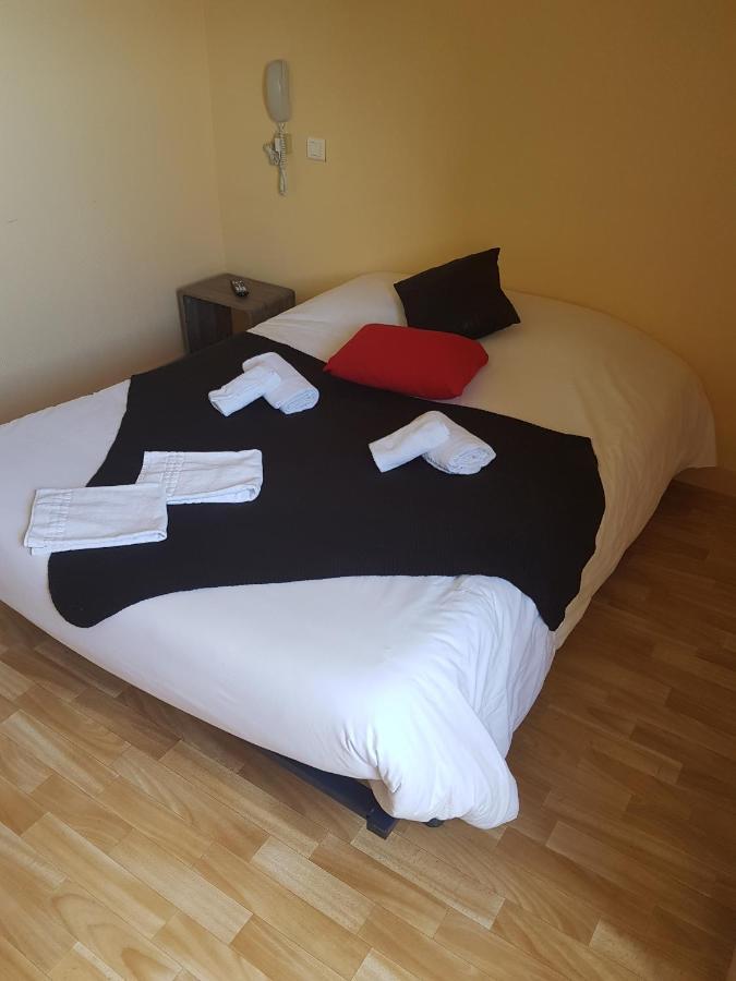 Auberge Le Guinefort Lehon ภายนอก รูปภาพ